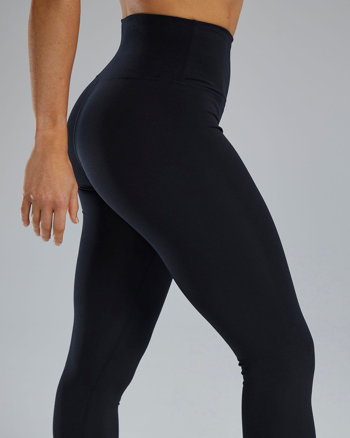 TYR Base Kineticª Women's High-Rise 28" Logo Leggings - Solid