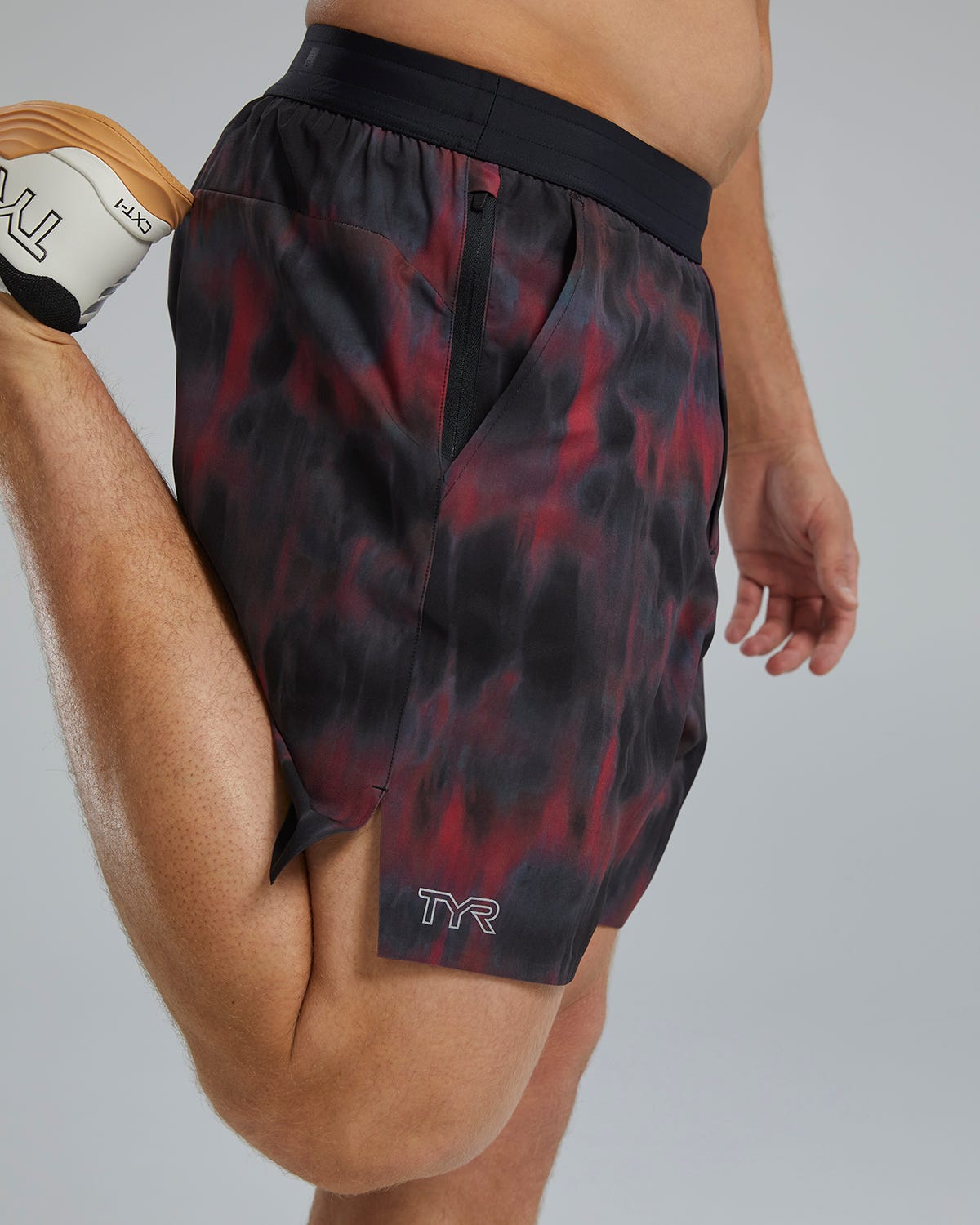 TYR HydrosphereªMen's Unlined 7" Unbroken Shorts - Spectrik