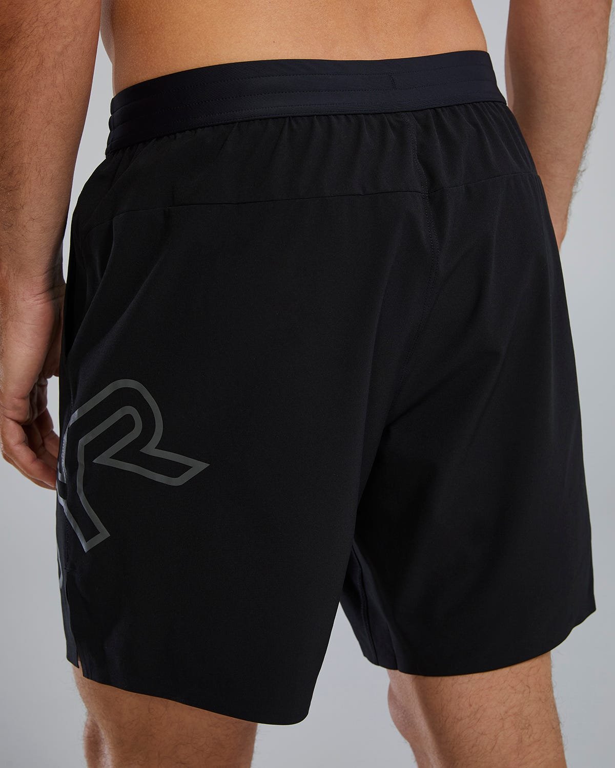 TYR Hydrosphereª Men's Lined 7" Unbroken Big Logo Shorts - Solid