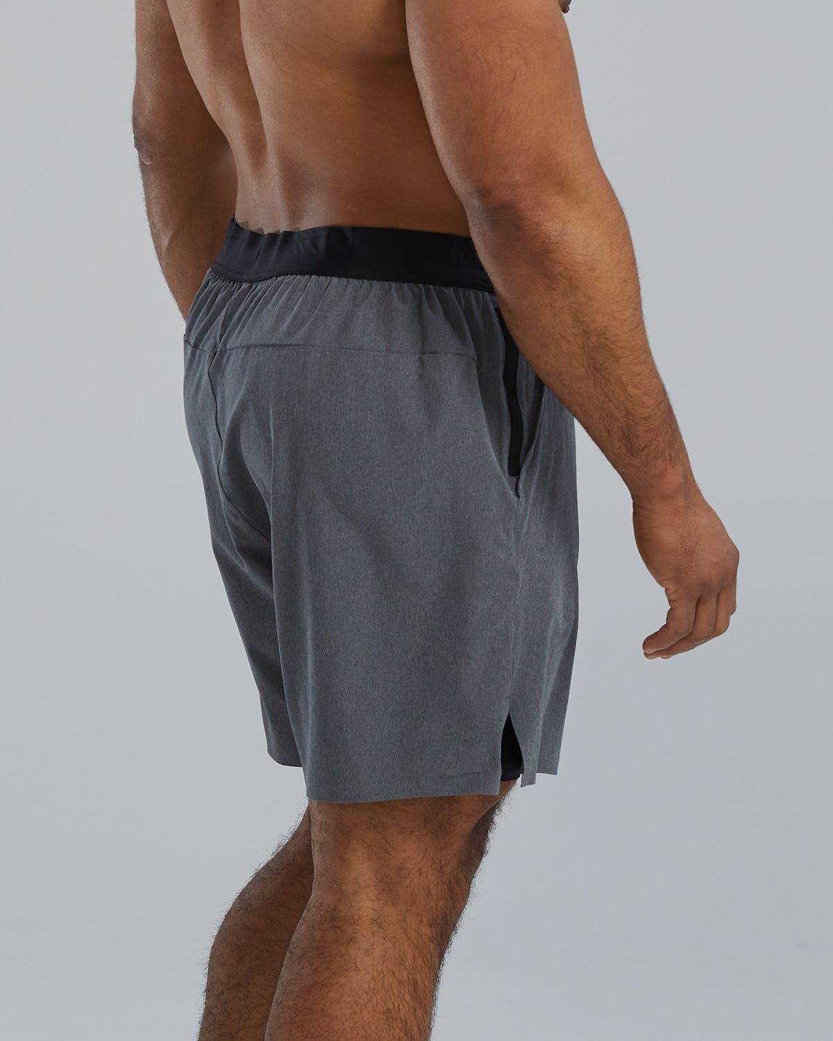 TYR Hydrosphereª Men's Lined 7" Unbroken Big Logo Shorts - Solid