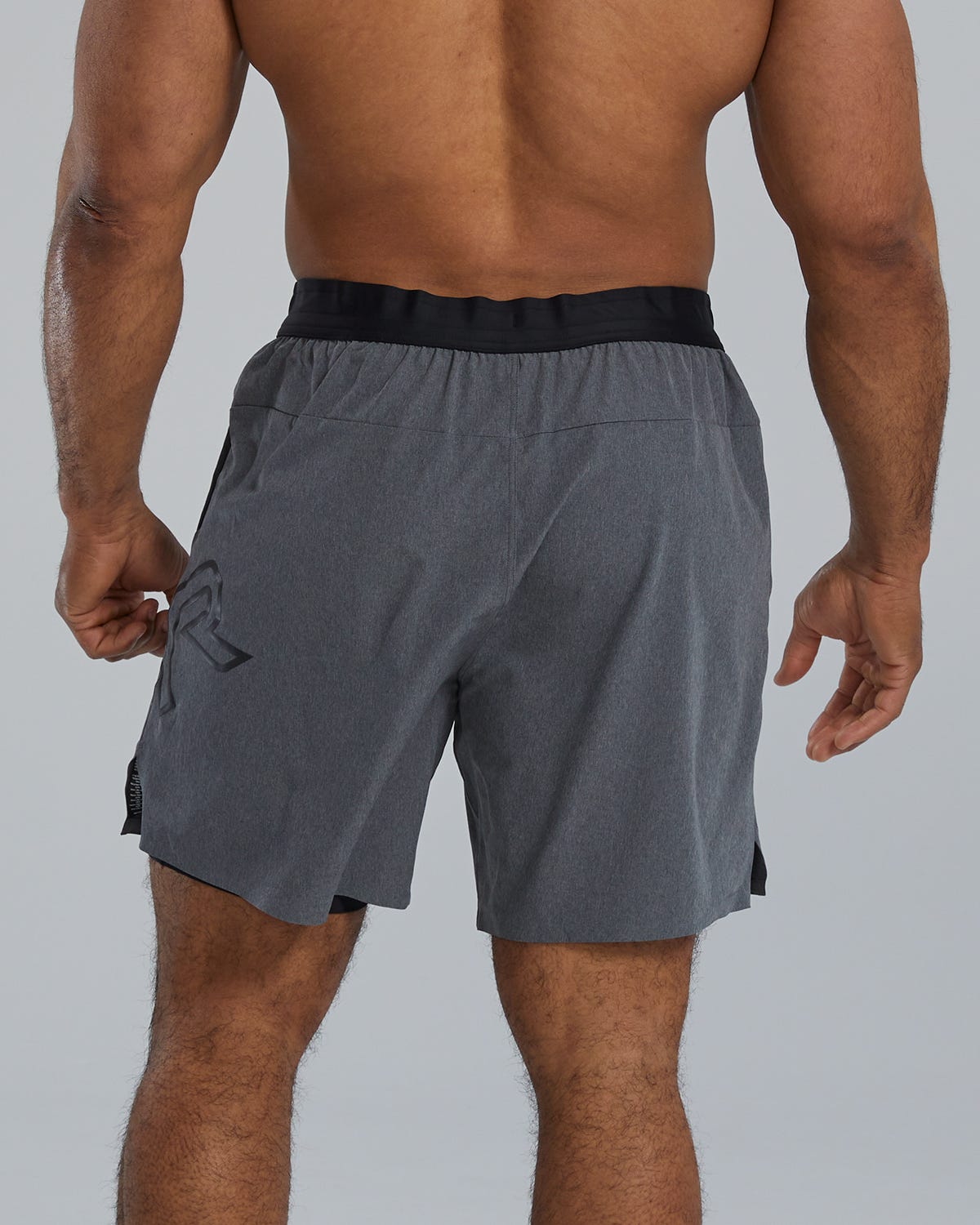 TYR Hydrosphereª Men's Lined 7" Unbroken Big Logo Shorts - Solid