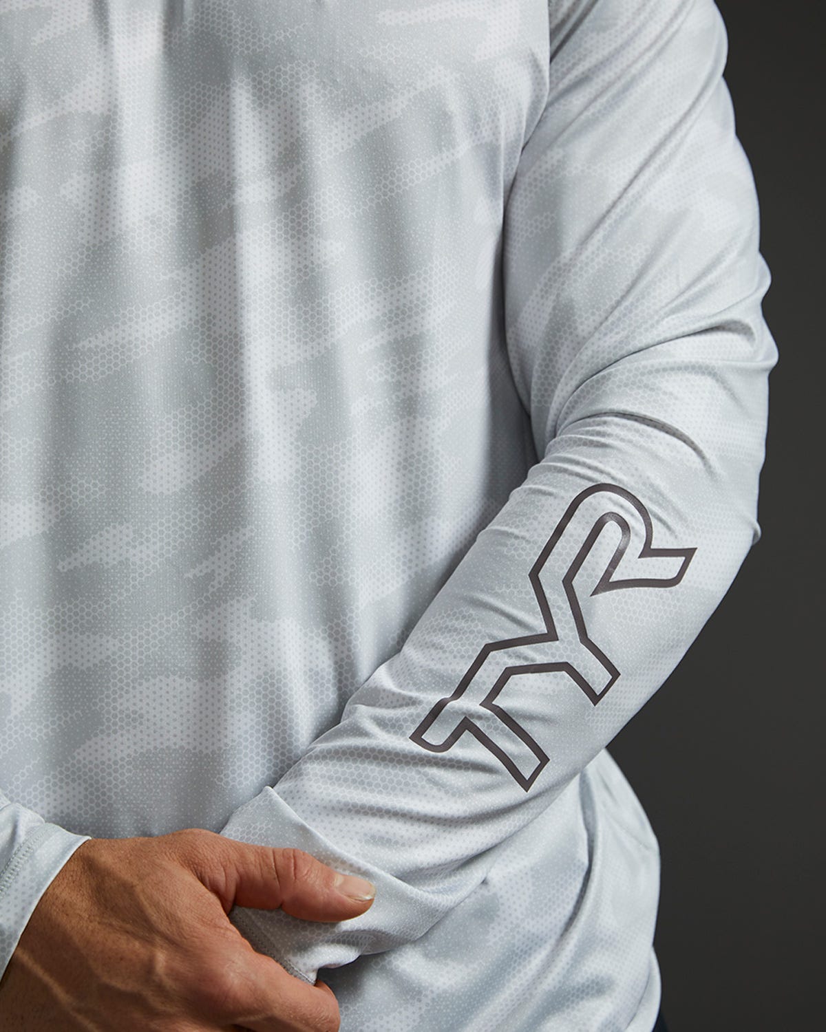 TYR SunDefense™ Men's Vented Long Sleeve Crew Shirt - Camohex