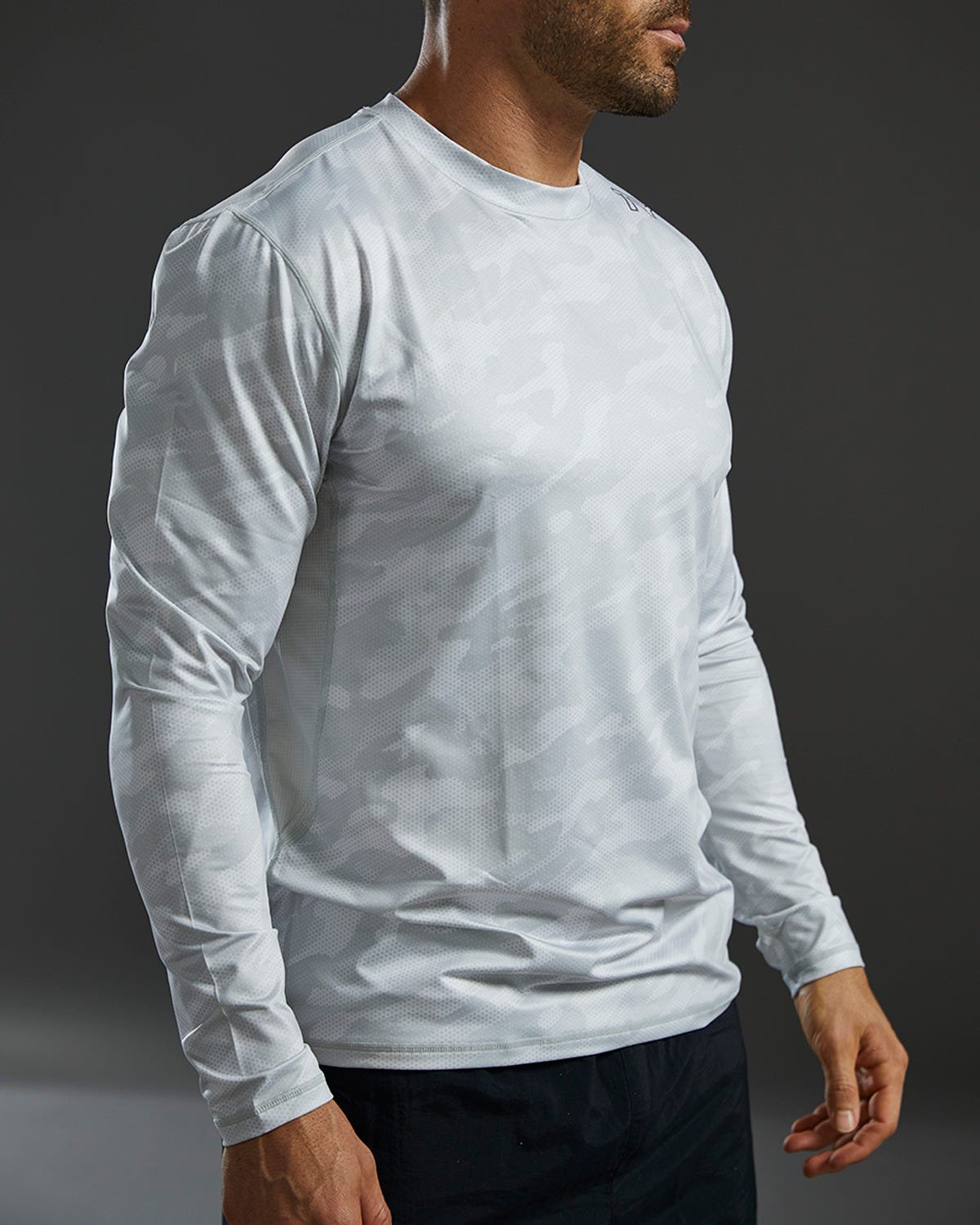 TYR SunDefense™ Men's Vented Long Sleeve Crew Shirt - Camohex