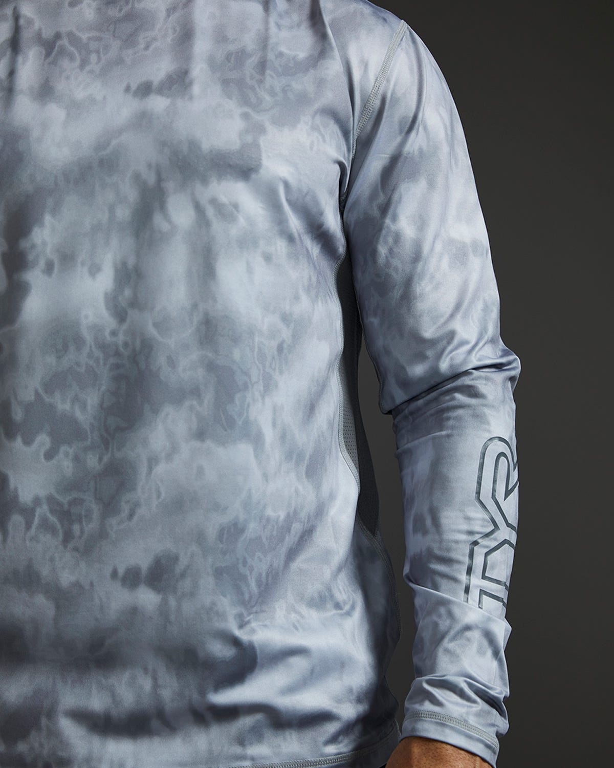 TYR SunDefense™ Men's Vented Long Sleeve Crew Shirt - Turbulent