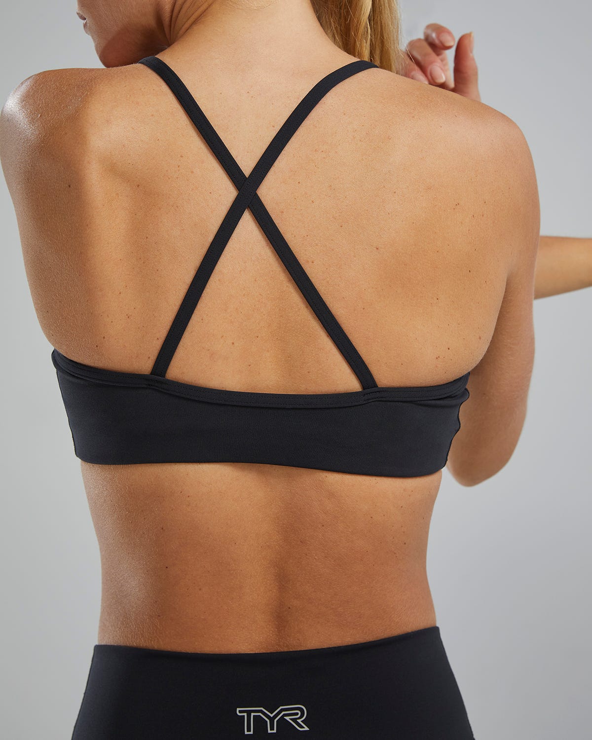 TYR Joule Elite™ Women's Scoop Neck Sports Bra - Solid